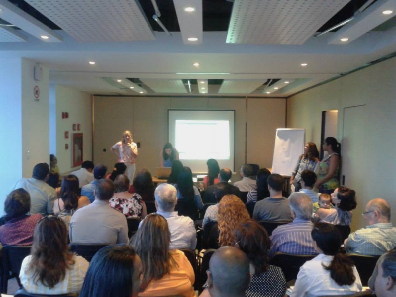 Archivo:Pollitoingles ideas conversatorio.jpg